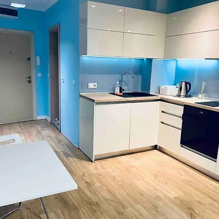 Modern Turquoise Apartment/free Wifi Apartment