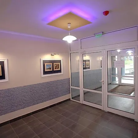Modern Turquoise Apartment/free Wifi Apartment