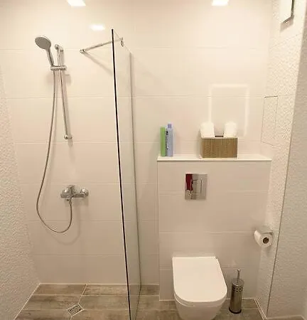 Modern Turquoise Apartment/free Wifi Apartment